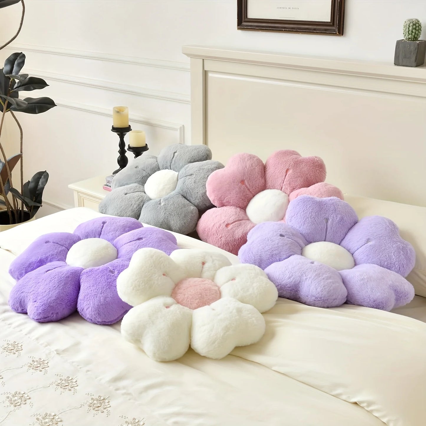 Daisy Plush Throw Pillow