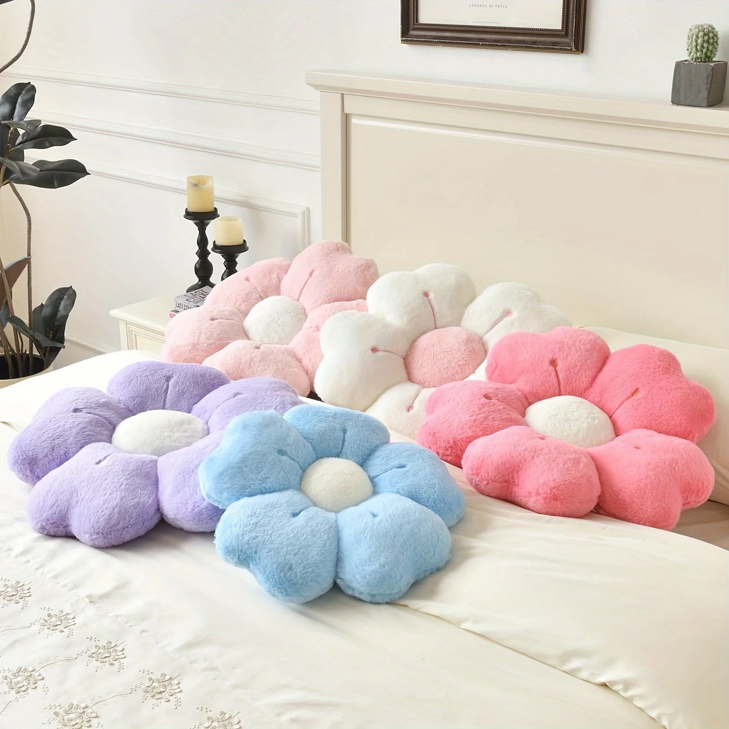 Daisy Plush Throw Pillow