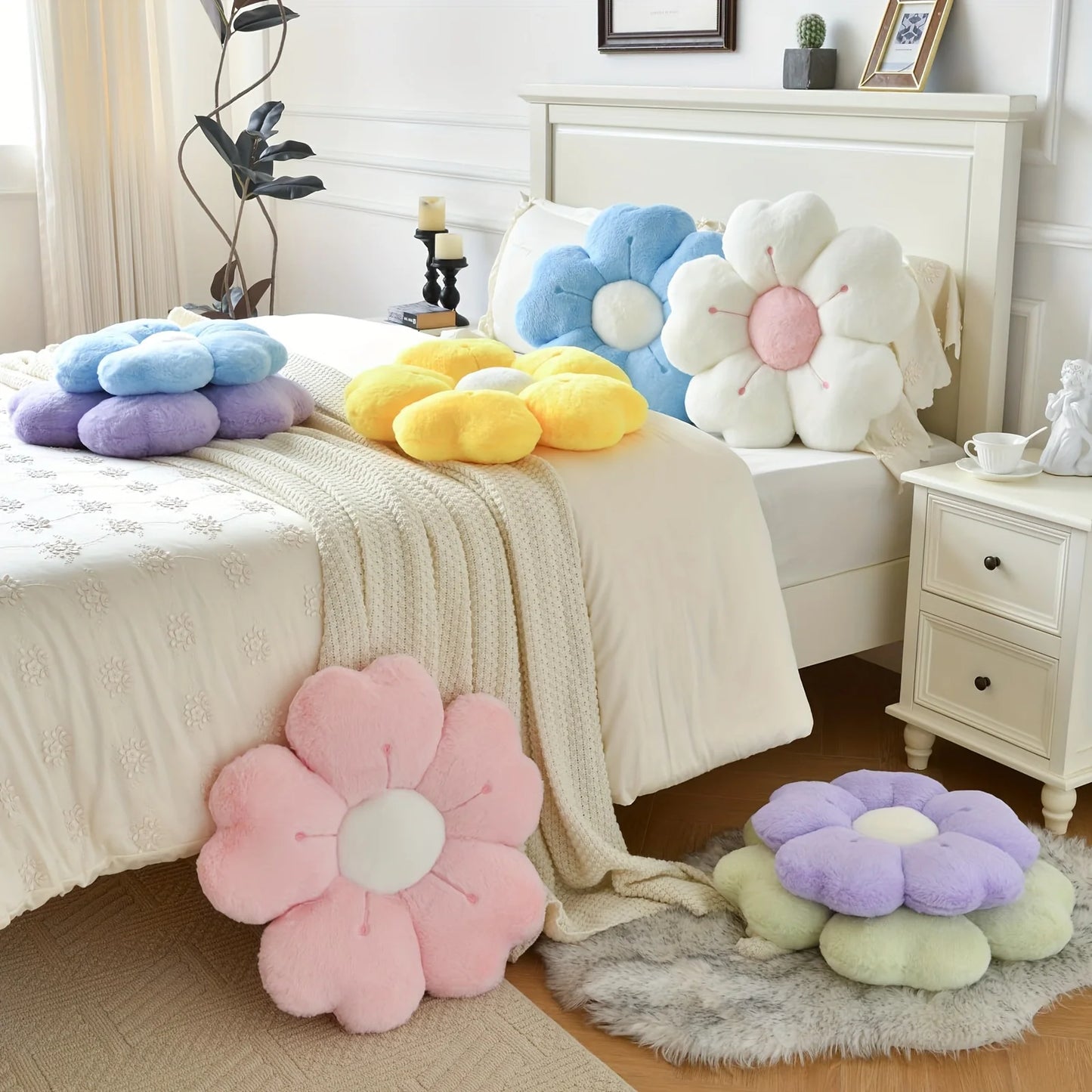 Daisy Plush Throw Pillow