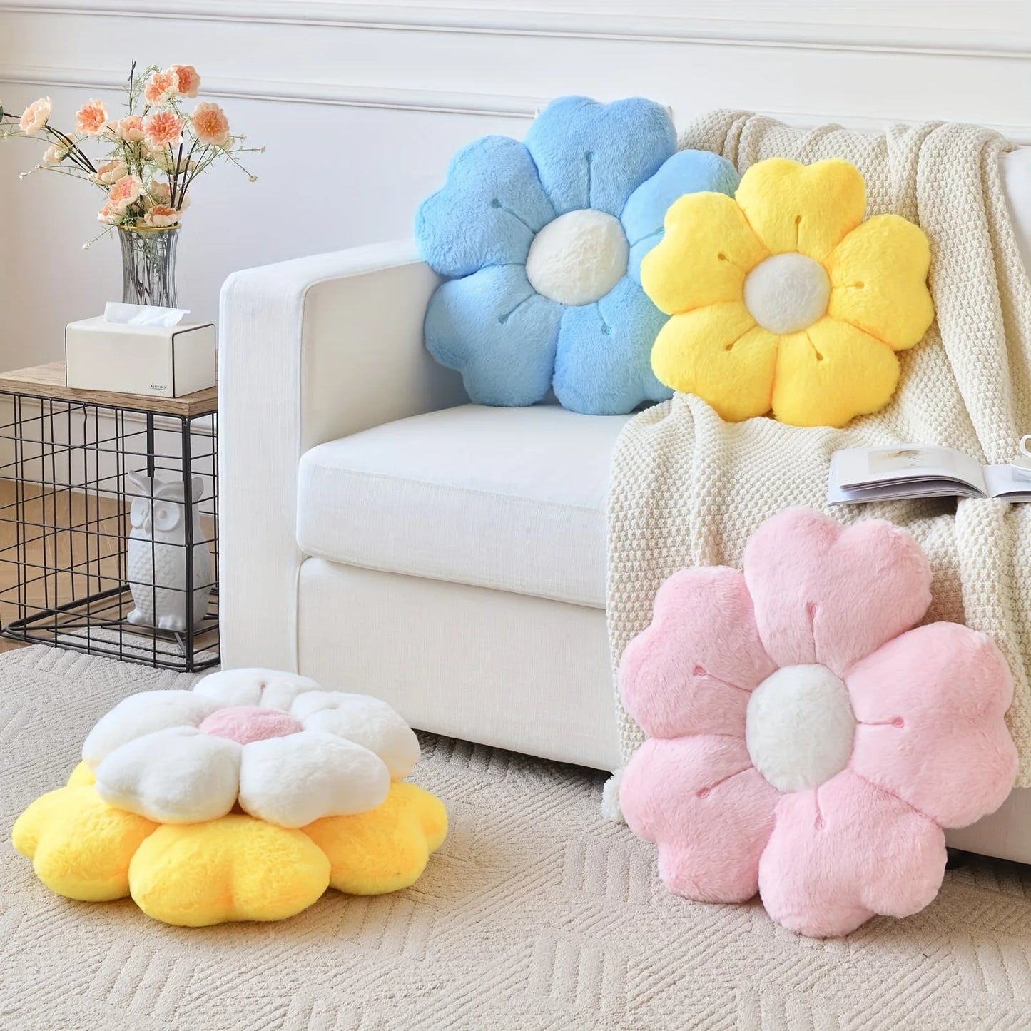 Daisy Plush Throw Pillow